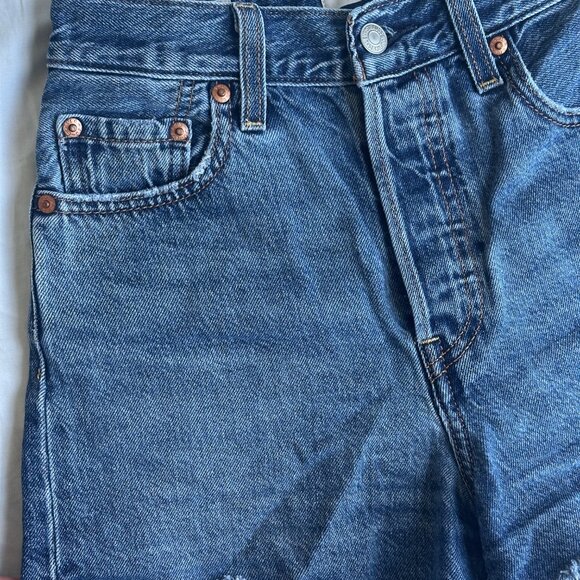 Levi's Ribcage Women's Shorts | Size 26 - Picture 6 of 6
